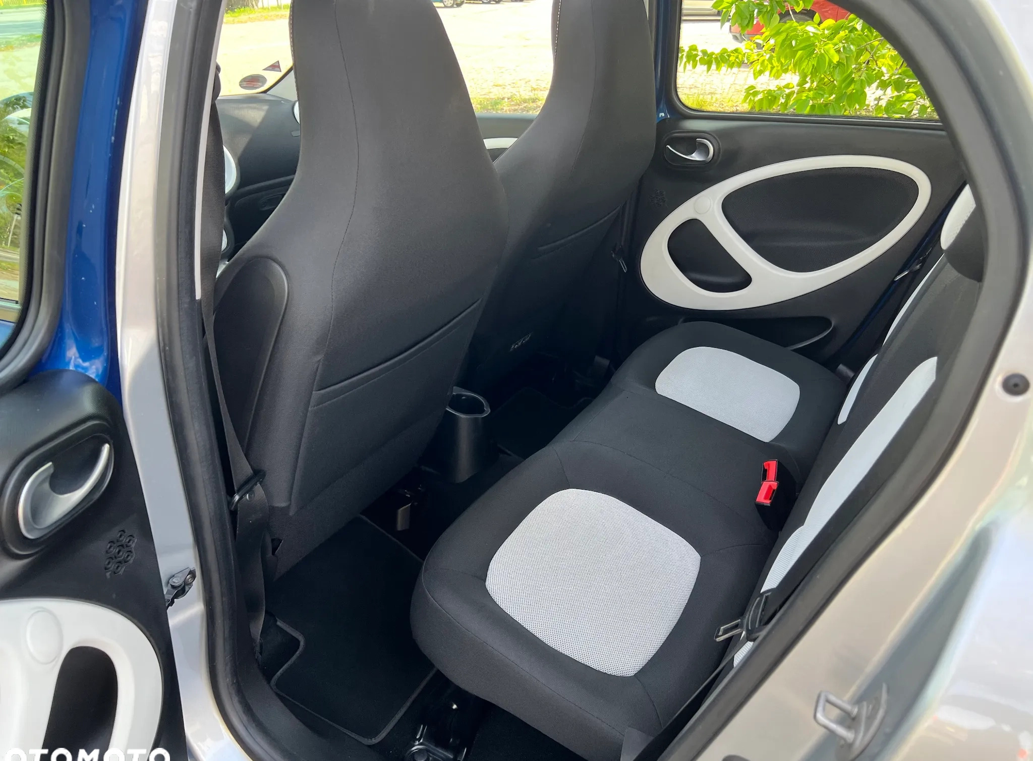 Smart Forfour cena 33999 przebieg: 71000, rok produkcji 2015 z Ząbki małe 301